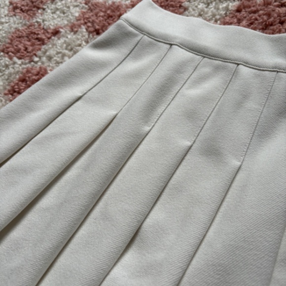 Tennis Style Mini Skirt - Picture 2 of 3